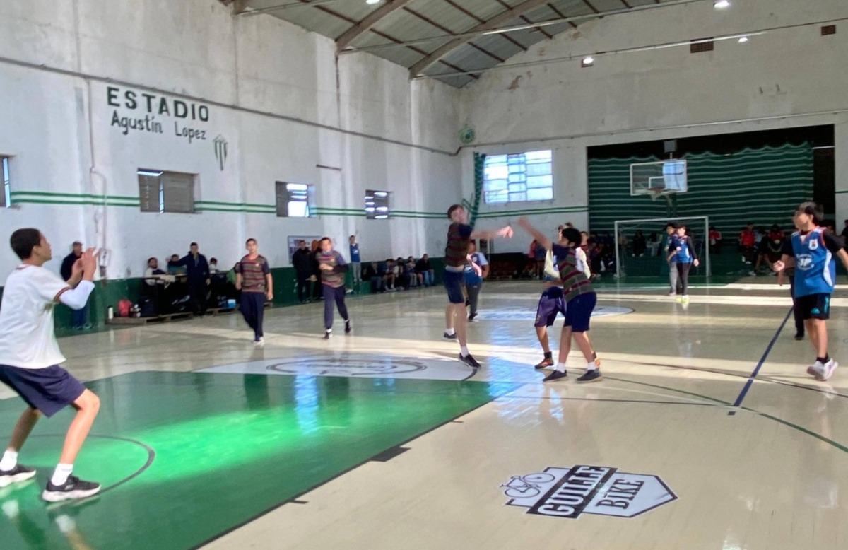 Se realizaron los Intercolegiales de handball con participación de estudiantes Sub 14